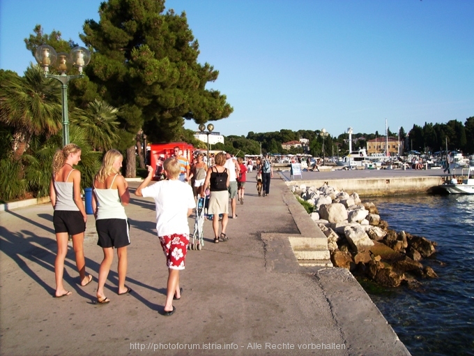 SPAZIEREN > Strandpromenade in Porec