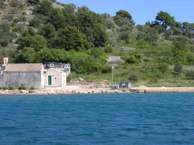 MURTER auf der Insel Murter > Friedhof > Einfahrt Marina Hramina