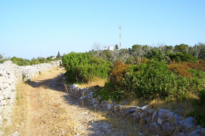 RIVANJ > Feldweg zum Friedhof