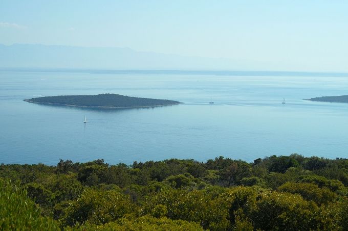 RIVANJ > Blick zum Festland und Inselchen Jidula