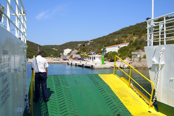 SESTRUNJ > Ankunft im Fährhafen