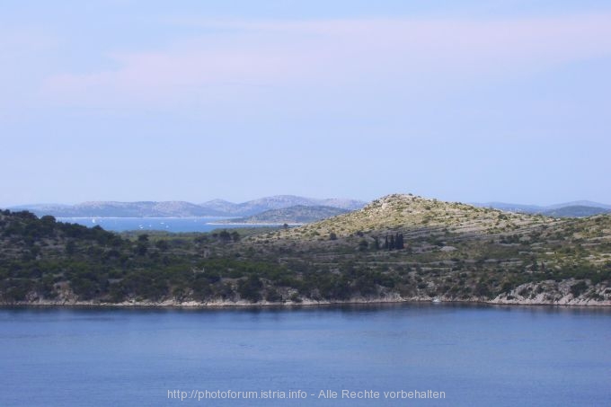 SIBENIK > Blick von Sv. Mihovil auf vorgelagerte Inseln