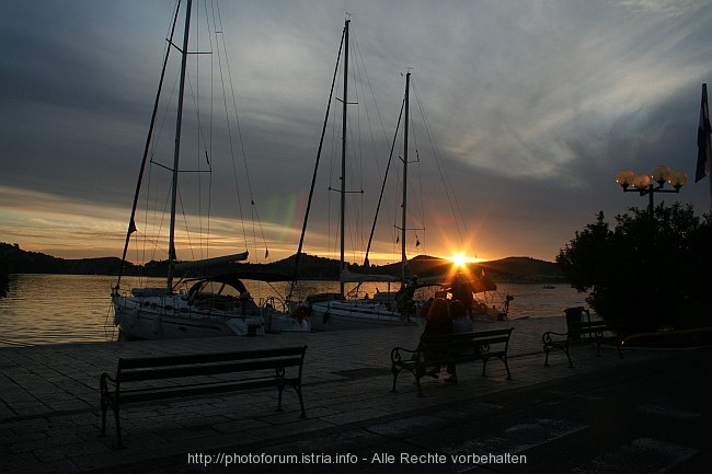 SIBENIK > Uferpromenade im Abendlicht