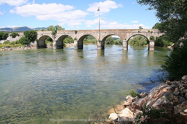 CETINA > bei Rumin-Panj > Steinbrücke