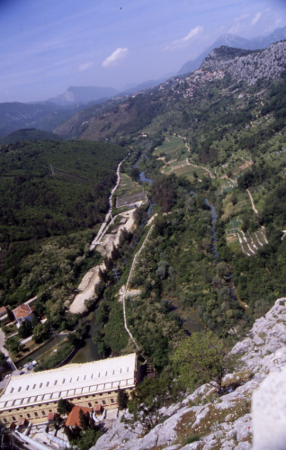 CETINA > Gewässerlauf von Zadvarje gesehen