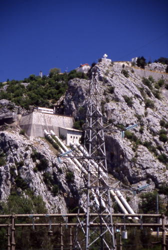 CETINA > HIDROCEN - Wasserkraftwerk unterhalb Zadvarje