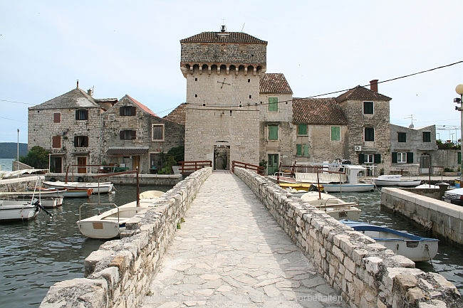 KASTEL GOMILICA > Inselfestung Gomilica