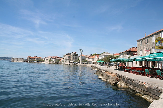 KASTEL STARI > Uferpromenade