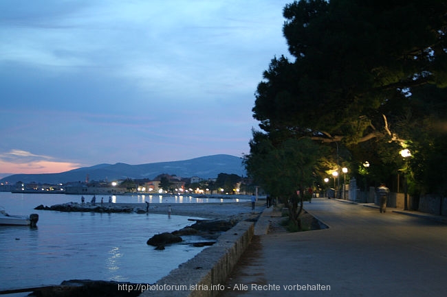 KASTEL STARI > Uferpromenade