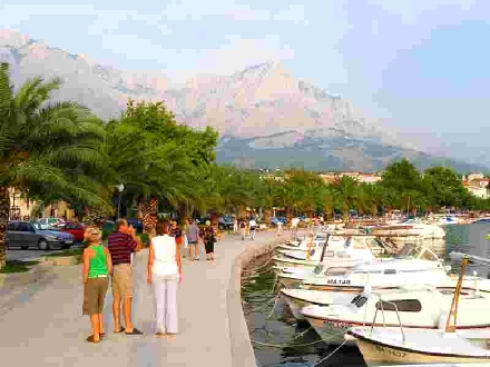 BASKA VODA > Uferpromenade