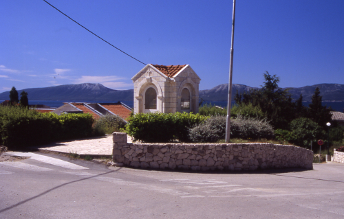 GRADAC > Gedenkstätte (Kreuzwegstation?)