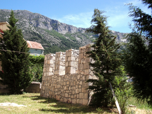 GRADAC > Kirche Sveti Mihovil > Mauer