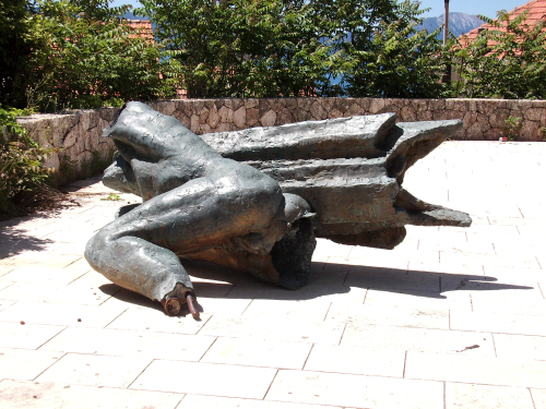 GRADAC > Denkmal - Figur