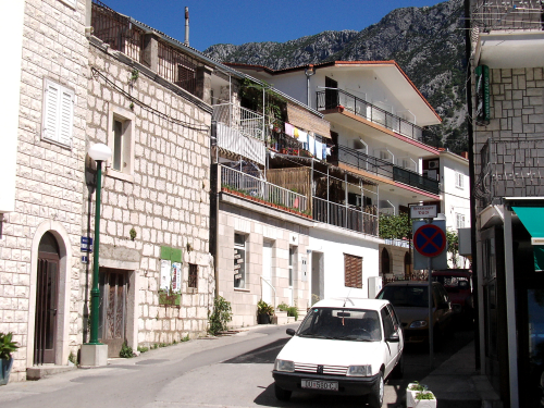 GRADAC > Straße zum Zentrum