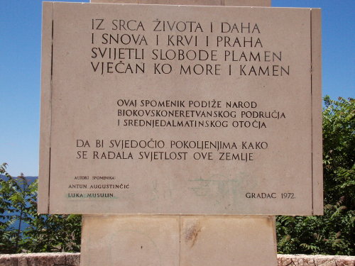 GRADAC > Denkmal > Bildfries - Inschrift