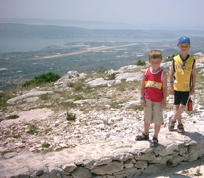 Airport SPLIT > Passstraße am Berg Biranj oberhalb von Kastela - Landebahn