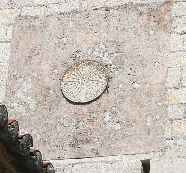 ARBANIJA > Klosterkirche Sv. Kriz > Sonnenuhr im Glockenturm