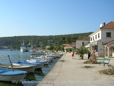 Otok VELI DRVENIK > Drvenik Veliki > Hafen