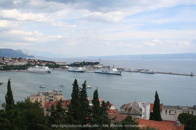 SPLIT > Berg Marjan > Blick auf den Fährhafen