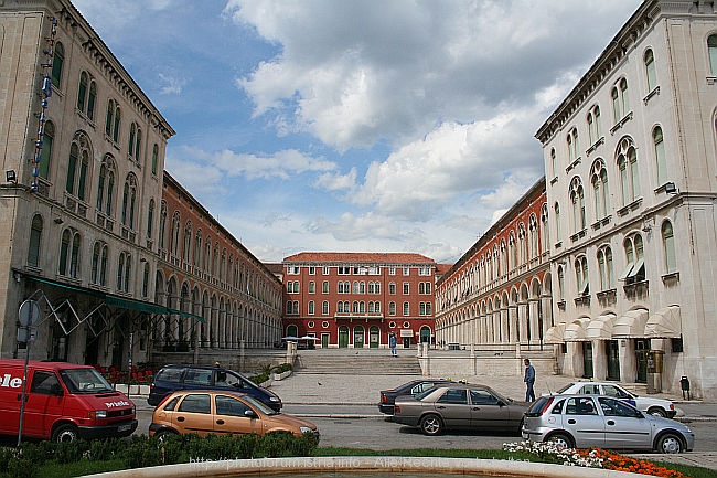 SPLIT-ALTSTADT > Platz der Republik > Gebäudekomplex