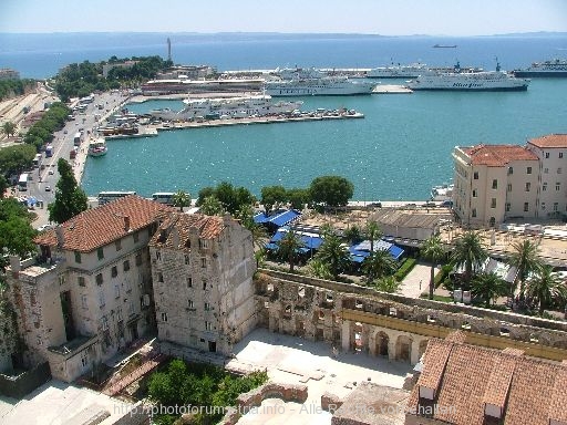 SPLIT > Diokletianpalast > Kirchturmblick auf den Hafen