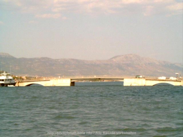 TROGIR > Trogirski kanal > Brücke zwischen Altstadt und Otok Ciovo