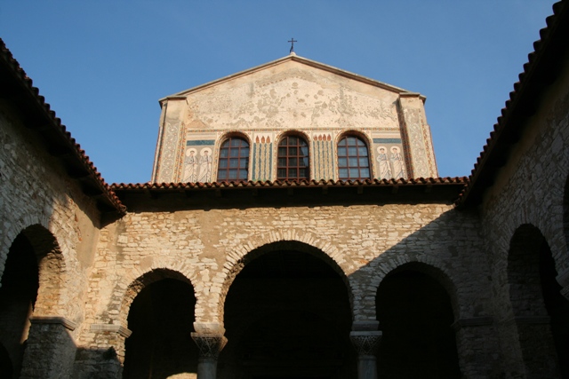 POREC > EUPHRASIUS-BASILIKA > Atrium