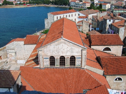 POREC > Euphrasius-Basilika > Glockenturmausblick auf die Basilika