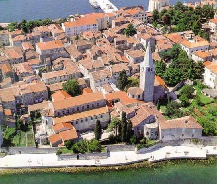 POREC > 0-Euphrasius-Basilika > Luftaufnahme