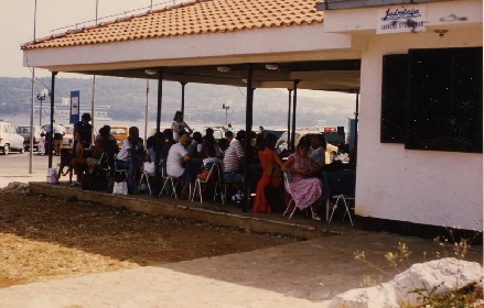 Otok HVAR > STARI GRAD > Fährbüro mit Imbiss