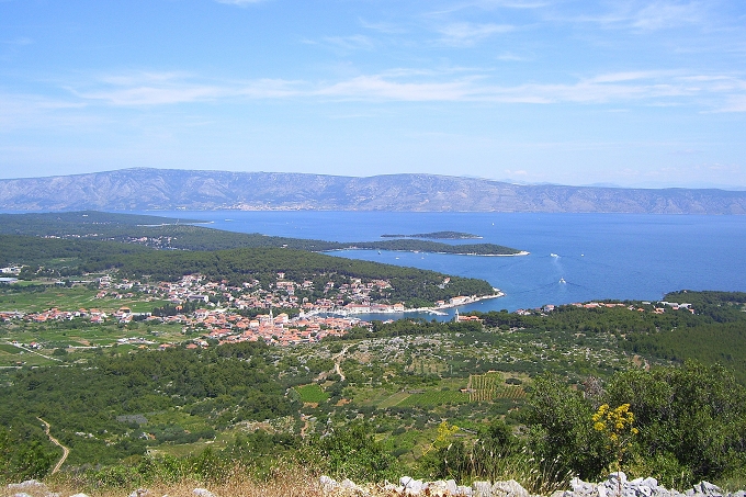 JELSA > Ausblick von Tor auf Jelsa