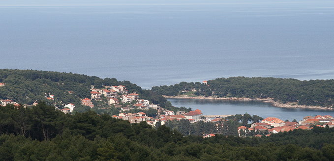 JELSA > Bucht und Hafenbecken