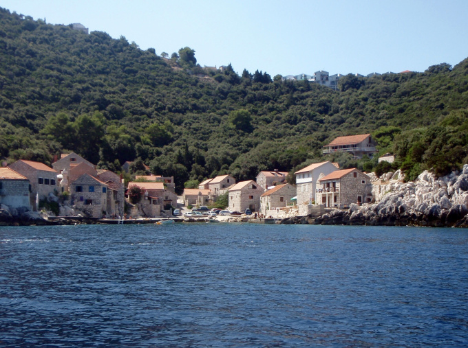 INSEL LASTOVO > Lucica (am Meer) und Lastovo (am Berg)