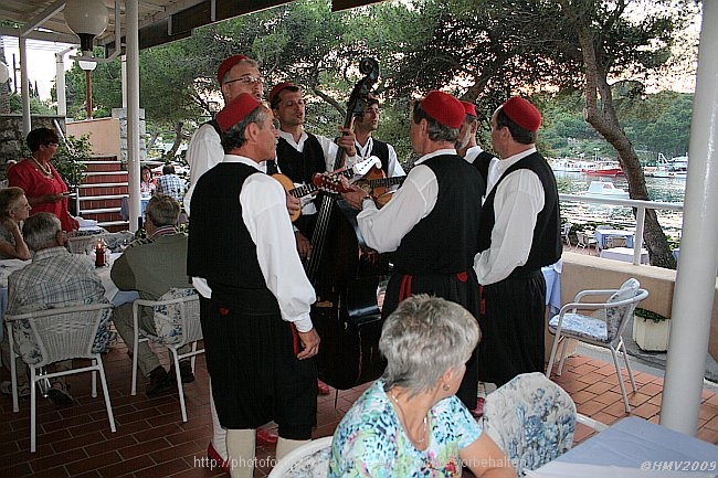 CAVTAT > Hotel Cavtat > Terrasse > Folkloristiche Musikanten