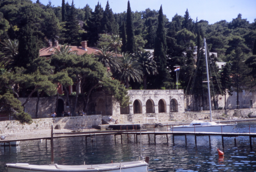 CAVTAT > Hafen > Torbögen an der Uferstraße