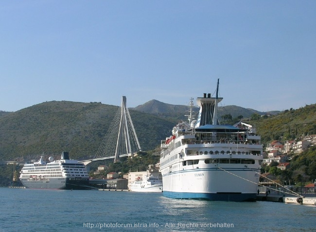 Vor der Satdtmauer von Dubrovnik 4