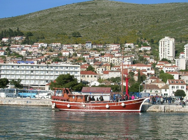 Vor der Satdtmauer von Dubrovnik 7
