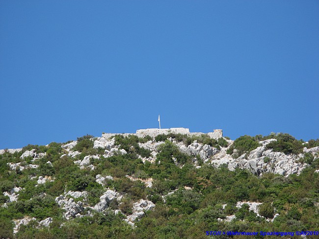 GRADSKE ZIDINE > Wehrmauer > Blick zur Bergfestung