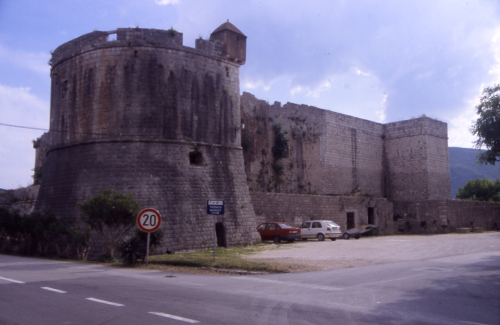 VELIKI STON > Festung