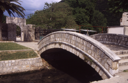 VELIKI STON > Brücke zum Stadttor