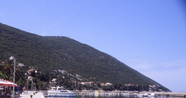 TRPANJ > Uferpromenade entlang am Hafen