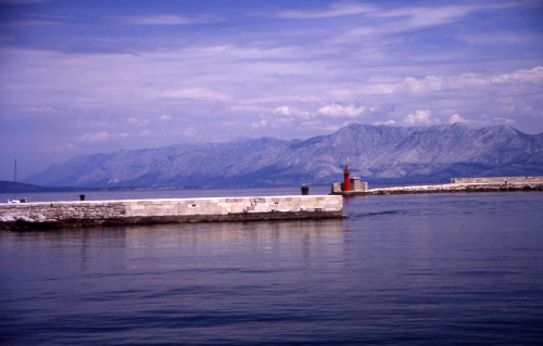 TRPANJ > Hafen > Hafeneinfahrt