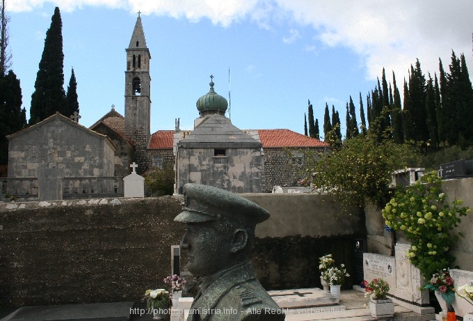 OREBIC > Franziskanerkloster > Friedhof