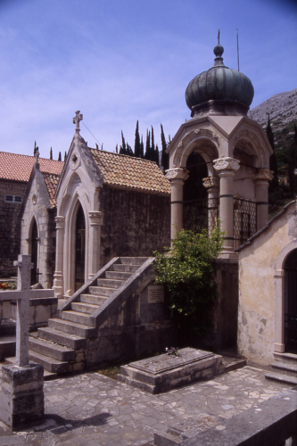 OREBIC > Franziskanerkloster > Friedhof