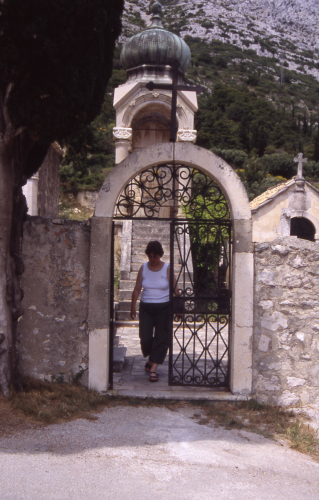 OREBIC > Franziskanerkloster > Friedhof > Eingang