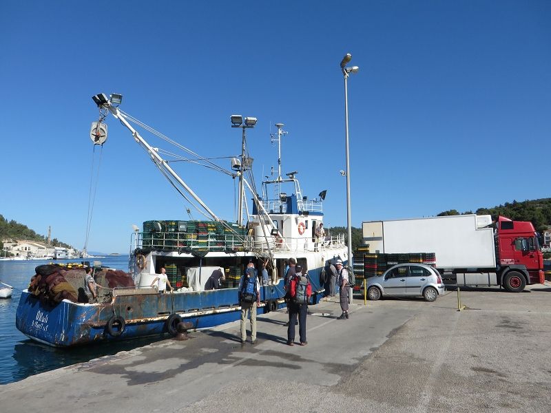 Vela Luka > Fährhafen > Fischerboot