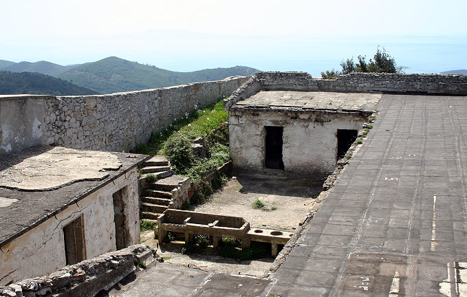 VELA LUKA > Berg Hum > Forteca aus österreichischer Zeit