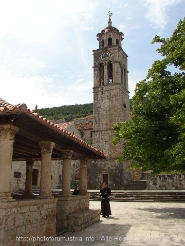 BLATO auf Korcula > Loggia und Kirche