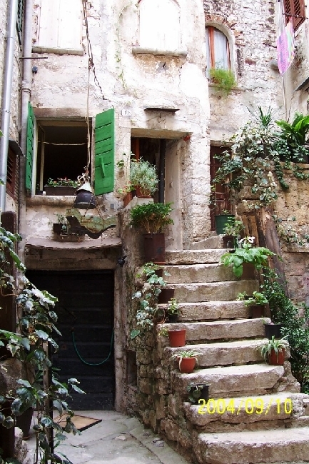 ROVINJ > Altstadt > Gasse - Hinterhof