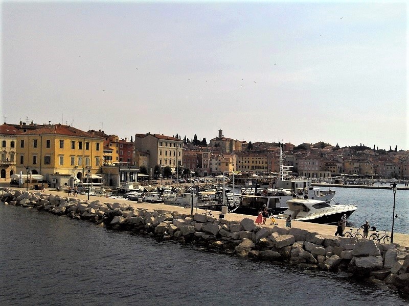 Istrien: ROVINJ > Blick vom Wasser